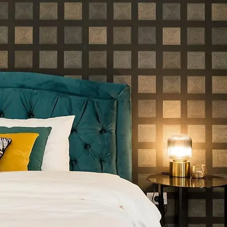 Glamour Dristor Brand New 布加勒斯特