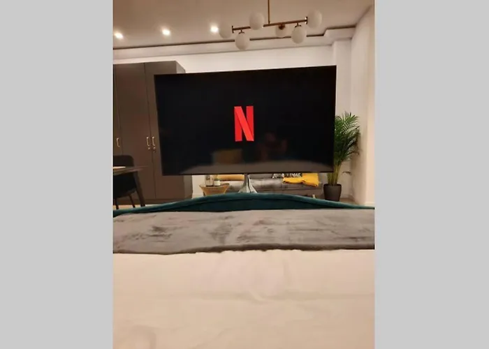 Glamour Dristor Brand New * 布加勒斯特